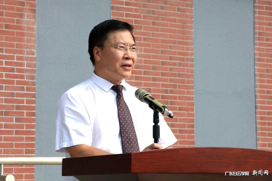 校长黄大乾致辞.png 校长黄大乾致辞.png