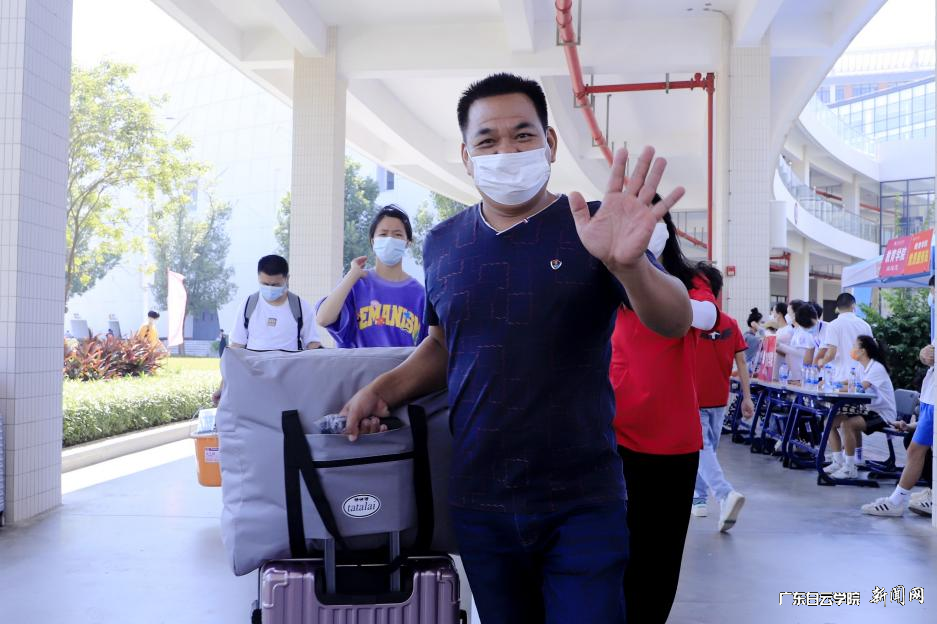 新生家长入校.png 新生家长入校.png