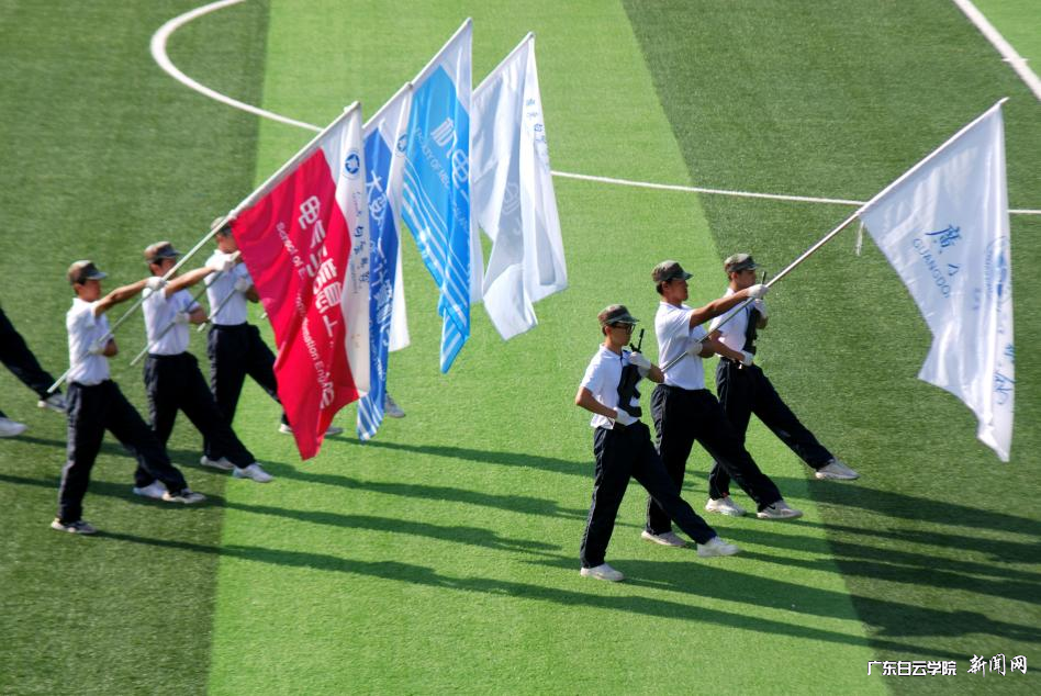 西校区“迎校旗.png 西校区“迎校旗.png