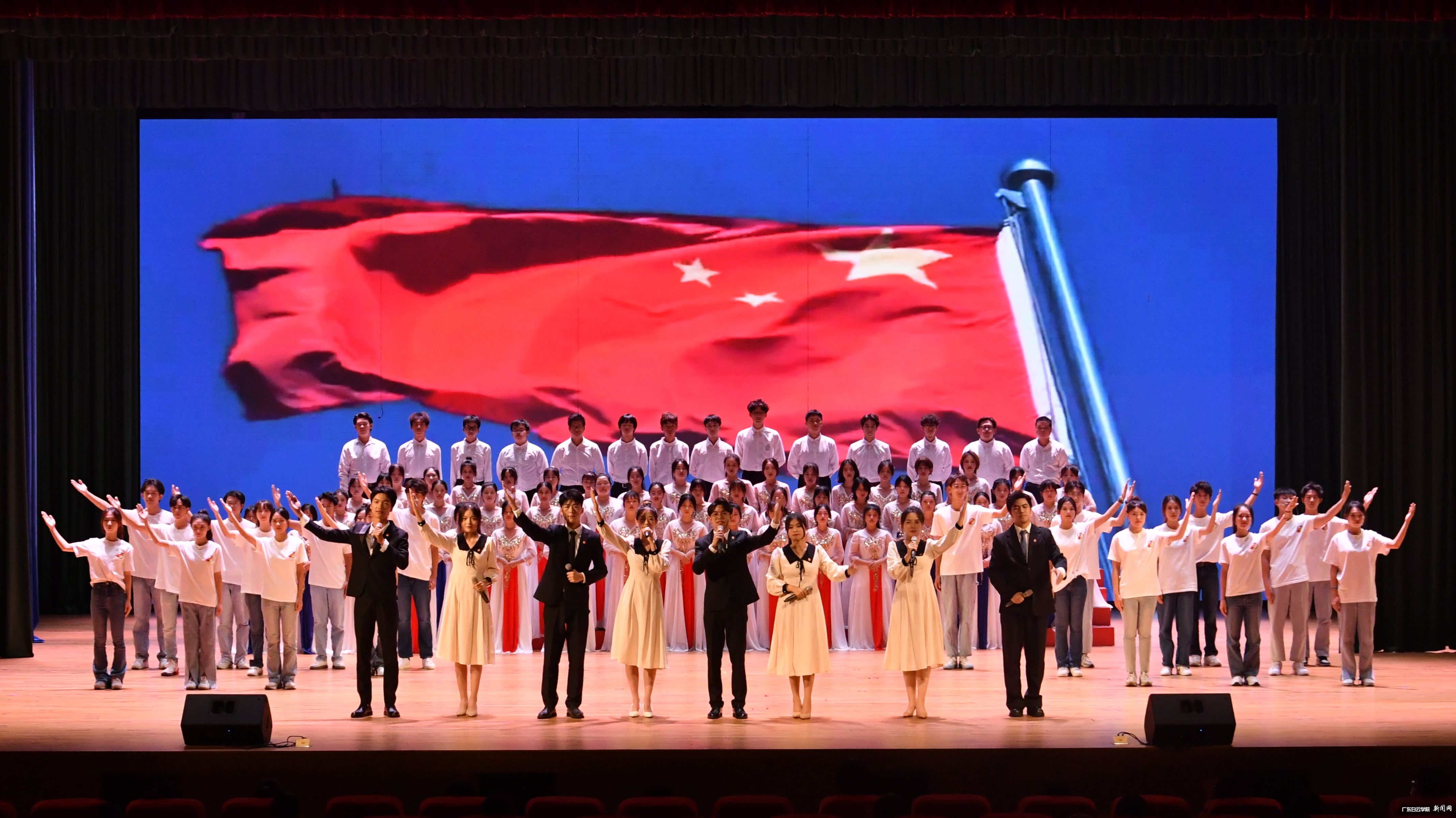 11朗诵《祖国万岁》.jpg 11朗诵《祖国万岁》.jpg