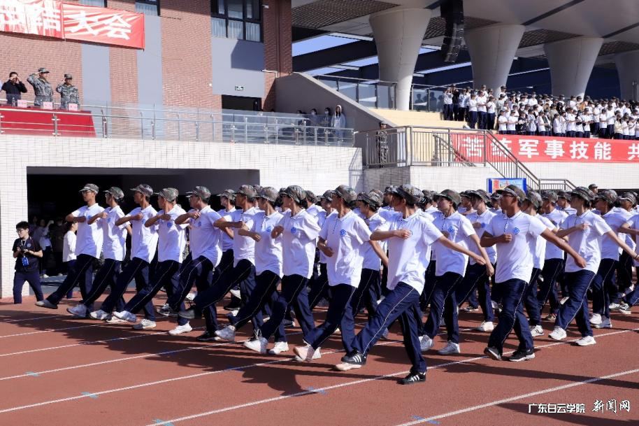 正步前进.png 正步前进.png