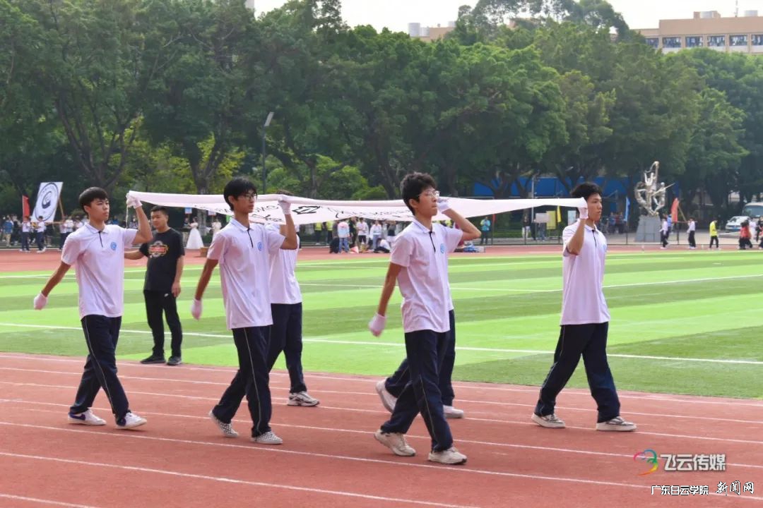 校旗队.jpg 校旗队.jpg