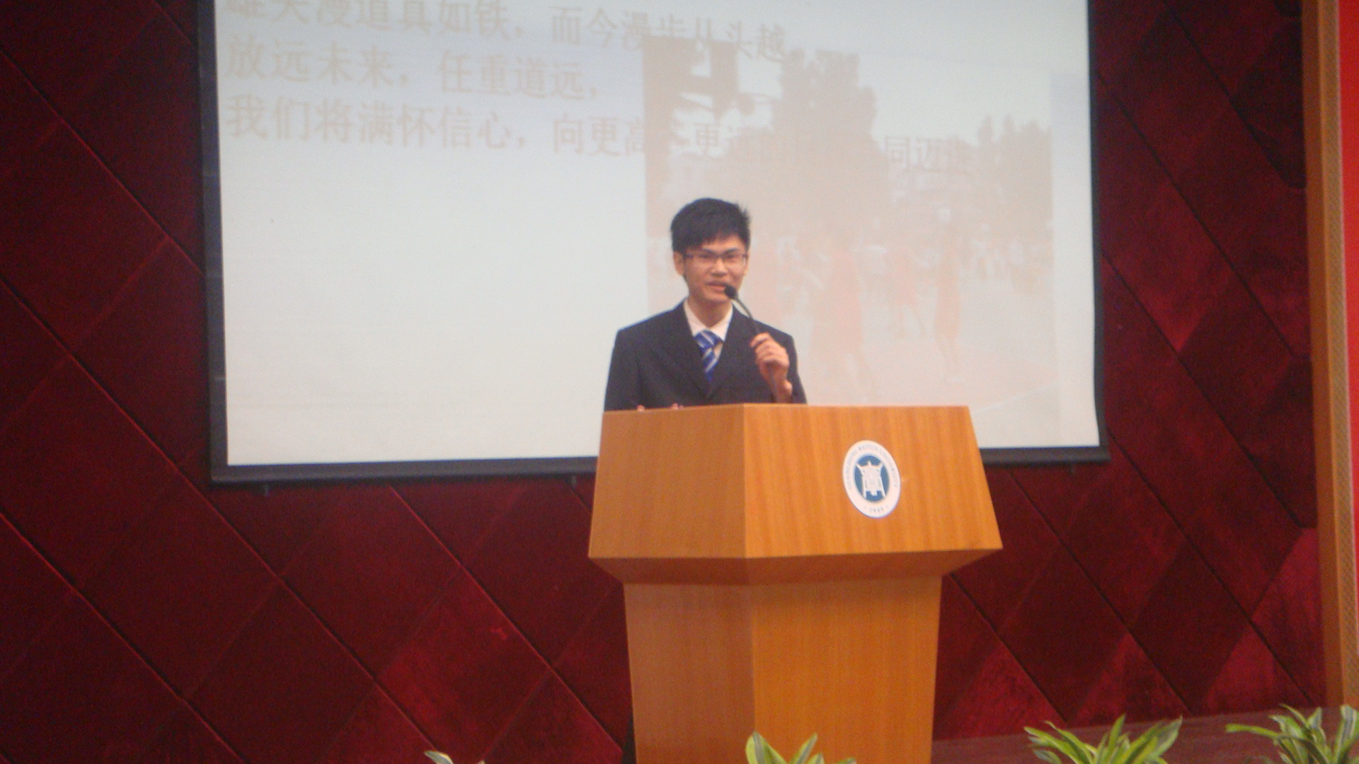 电气与信息工程学院2012年“榜样白云”先进事迹巡回报告风采