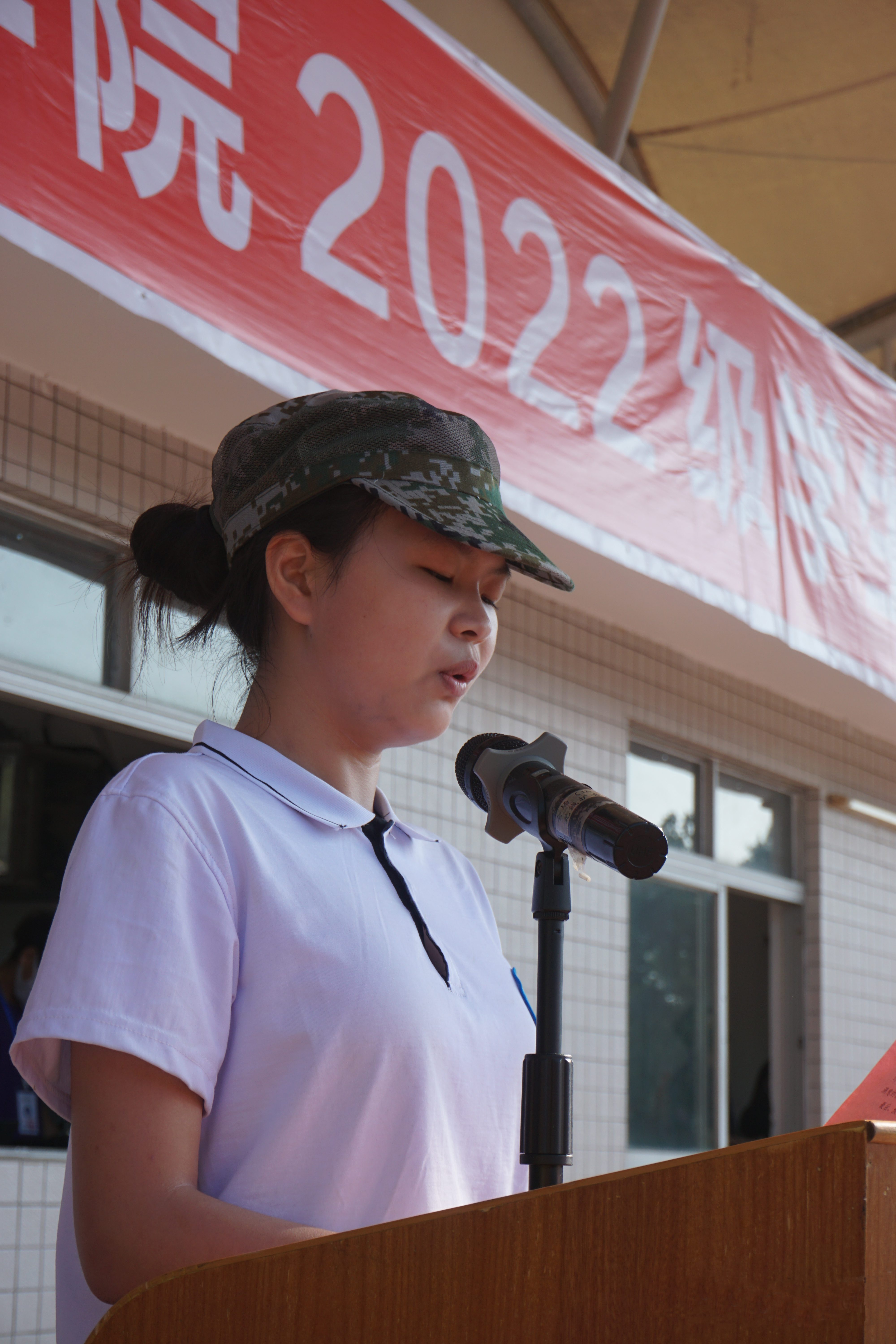 西校区新生代表阳王娜发言.png 西校区新生代表阳王娜发言.png